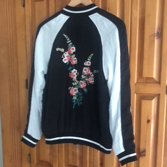 Embroidered baseball style jacket. White/black w/ gorgeous floral embroidery - Picture 6 of 13